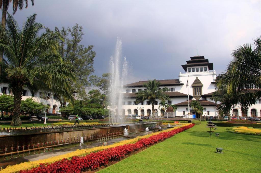 Hotel Tibera Taman Cibeunying Bandung Esterno foto