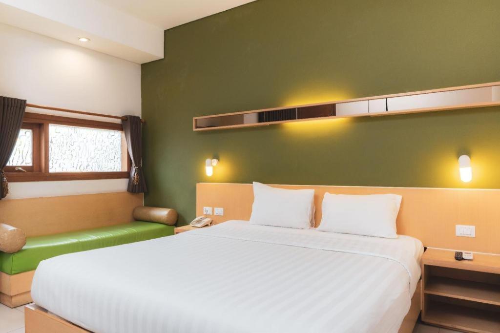 Hotel Tibera Taman Cibeunying Bandung Esterno foto