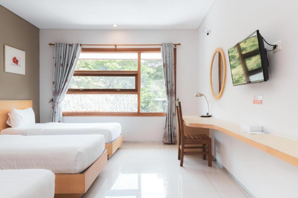 Hotel Tibera Taman Cibeunying Bandung Esterno foto