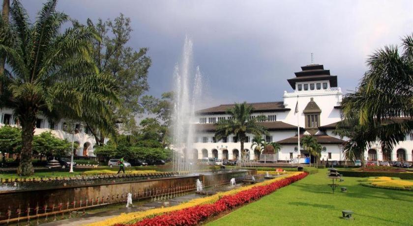 Hotel Tibera Taman Cibeunying Bandung Esterno foto