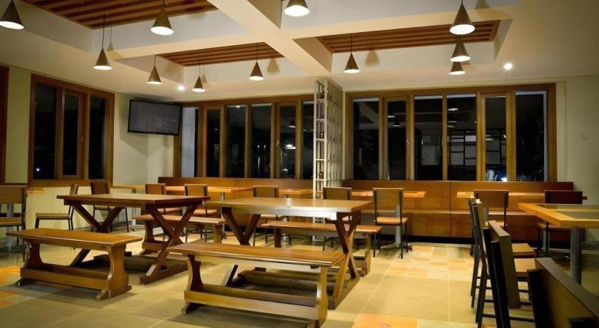 Hotel Tibera Taman Cibeunying Bandung Esterno foto