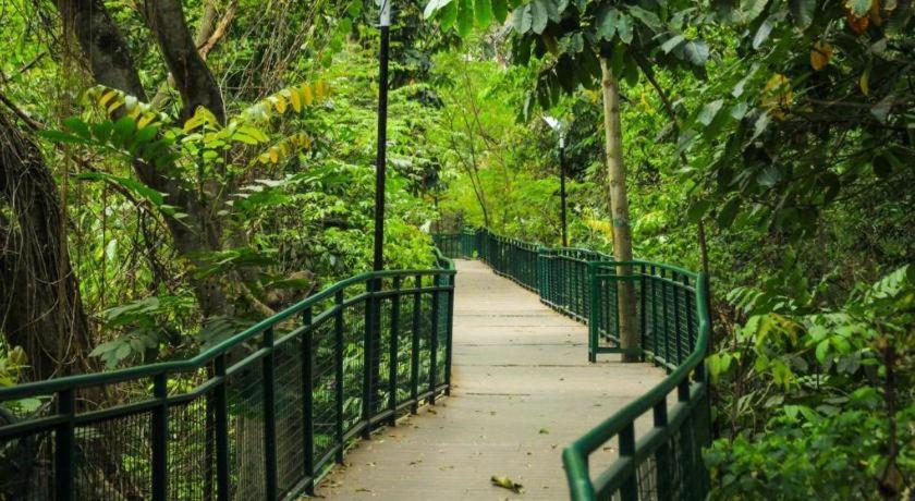 Hotel Tibera Taman Cibeunying Bandung Esterno foto