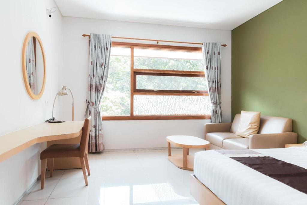 Hotel Tibera Taman Cibeunying Bandung Esterno foto