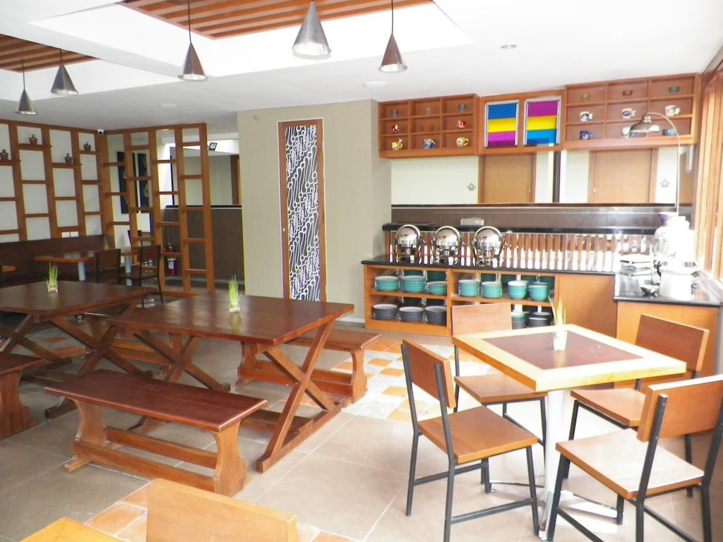 Hotel Tibera Taman Cibeunying Bandung Esterno foto